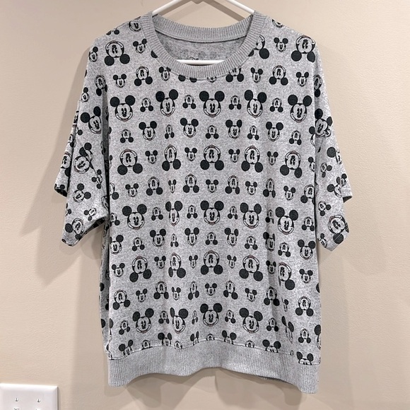 Disney Tops - 🔥Disney Gray Mickey Mouse Shirt🔥